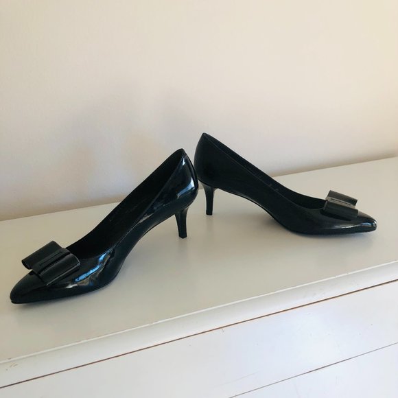 Stuart Weitzman TuxBow Patent Leather Pointed Toe Pumps - Picture 2 of 6